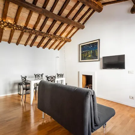 Pavone Centre Romantic Apartment *